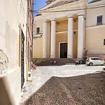 Boutique Old Town Apartment *